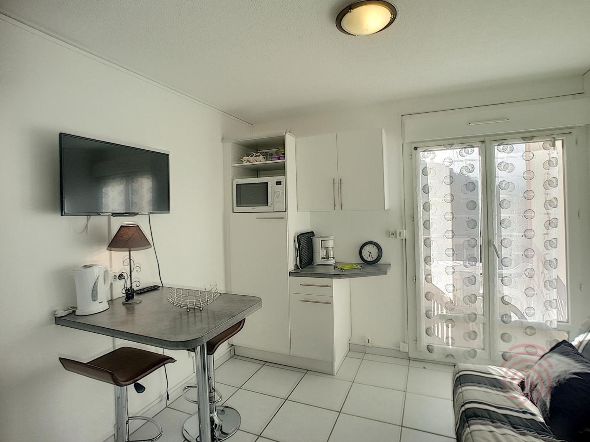 Studio Renove Avec Balcon, Animaux Acceptes, Wifi, A 650M Des Thermes - Fr-1-451-92 Lamalou-les-Bains Eksteriør billede